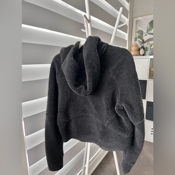 Lululemon Sherpa scuba hoodie (size M/L) - Picture 4 of 4